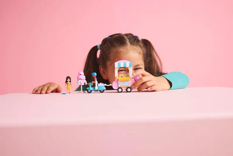 Lego Friends Cotton Candy Stand and Scooter 42643 - Image 3