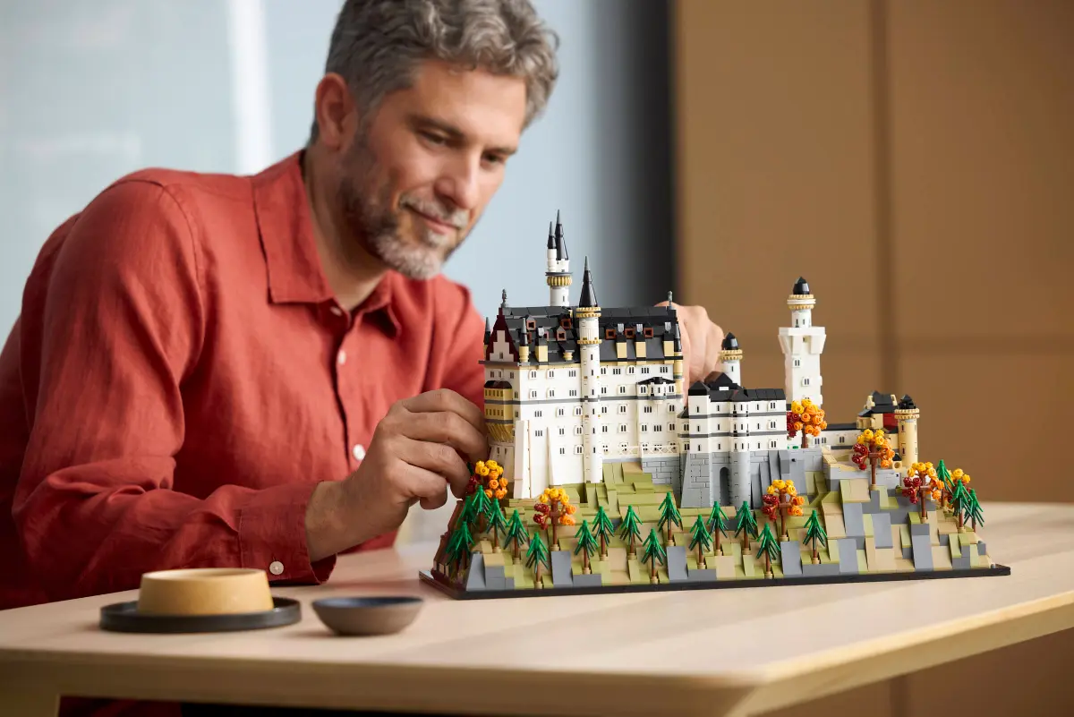 Lego Arch Neuschwanstein Castle 21063 - Image 6