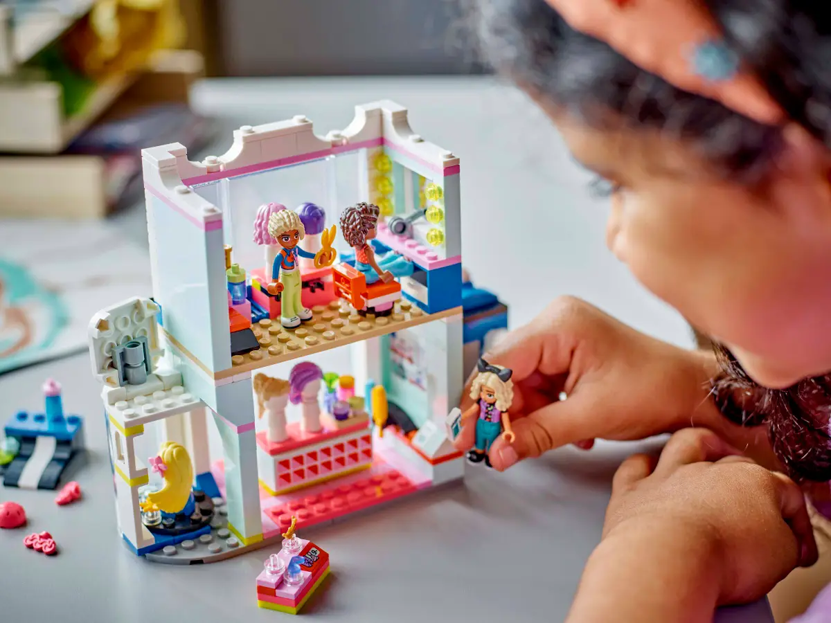 Lego Friends Hair Salon Store 42662 - Image 4