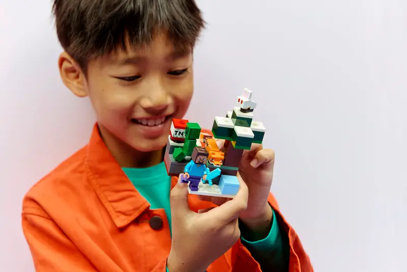 Lego Minecraft Steve's Taiga Adventure 21583 - Image 3