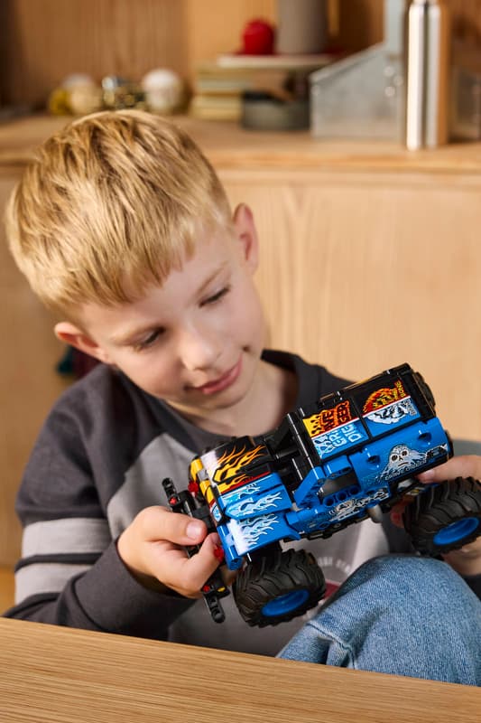 Lego Tech Monster Jam Grave Digger 42219 - Image 4