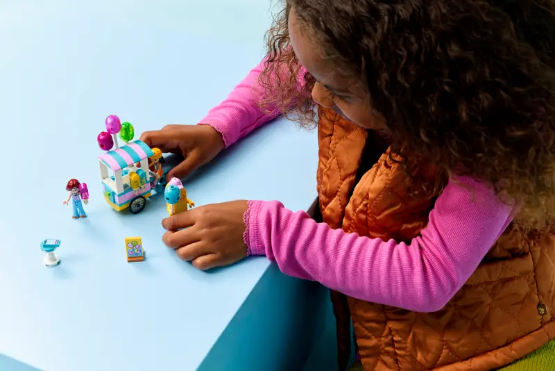 Lego Friends Ice Cream & Balloon Stand 42692 - Image 3
