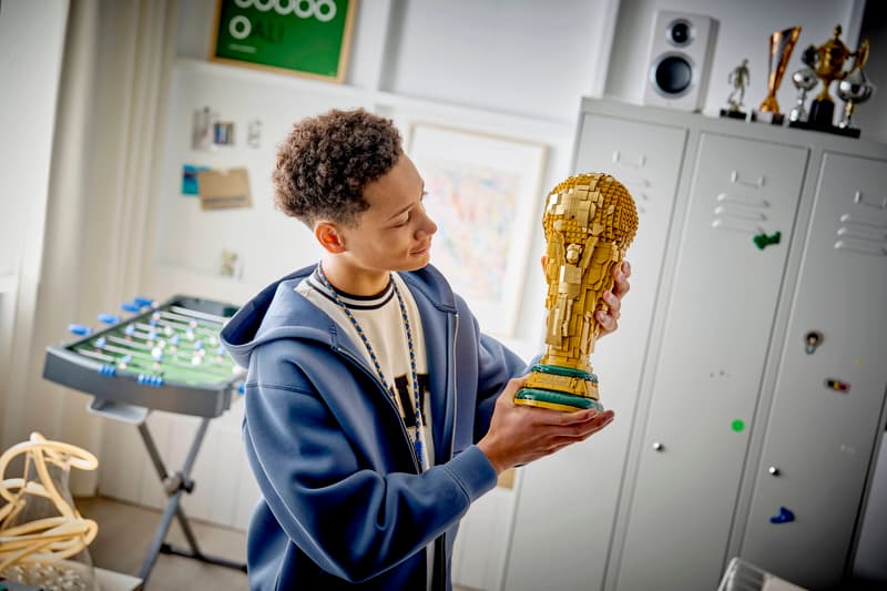 Lego Editions FIFA World Cup Official Trophy 43020 - Image 4
