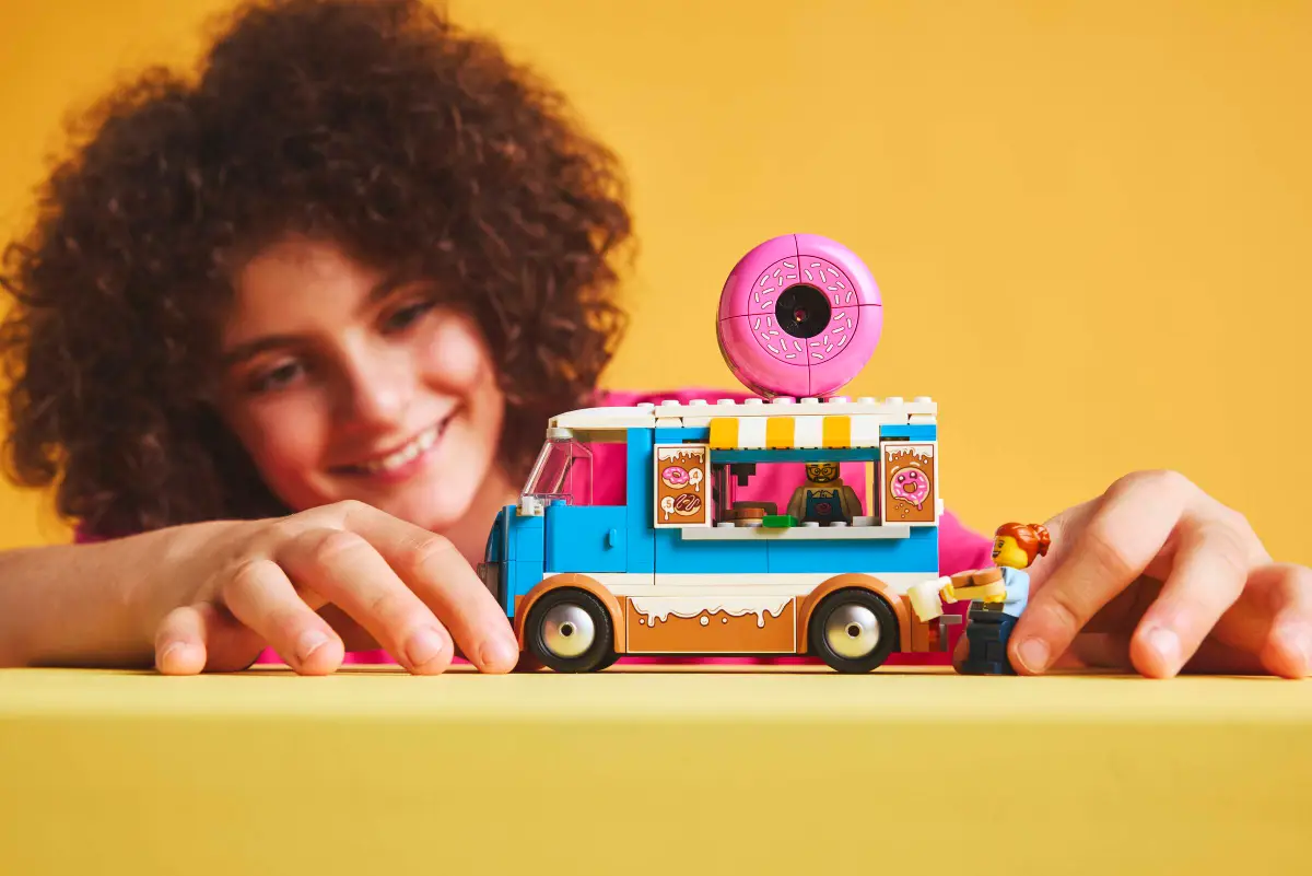 Lego City Donut Truck 60452 - Image 4